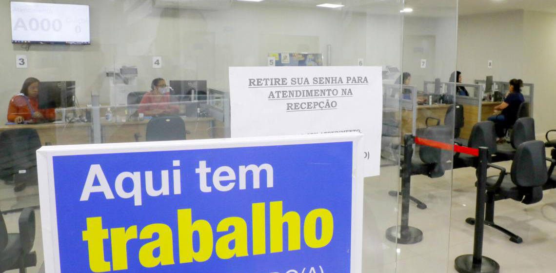Salários desta sexta nas agências do trabalhador chegam a R$ 5,5 mil