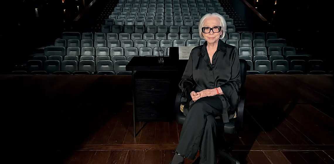 Fernanda Montenegro emociona multidão com Simone de Beauvoir no parque Ibirapuera