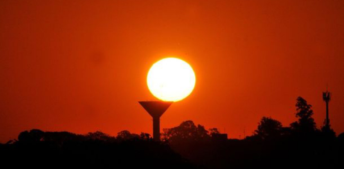 Entenda por que o Sol fica vermelho com a fumaça das queimadas