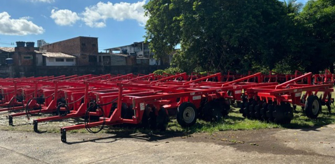 Codevasf impulsiona agricultura familiar em Pernambuco com a entrega de máquinas