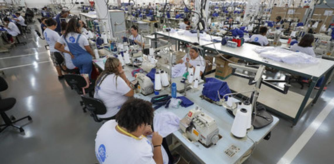 Fábrica de Cidadania tem 180 vagas para oficinas de corte, costura e serigrafia