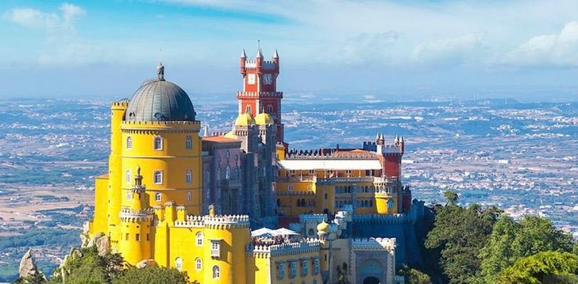 Sintra é cenário propício para passeios em meio a palácios e à natureza