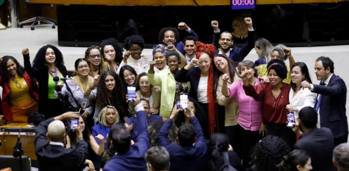 Câmara aprova projeto que prorroga lei de cotas para negros em concursos públicos