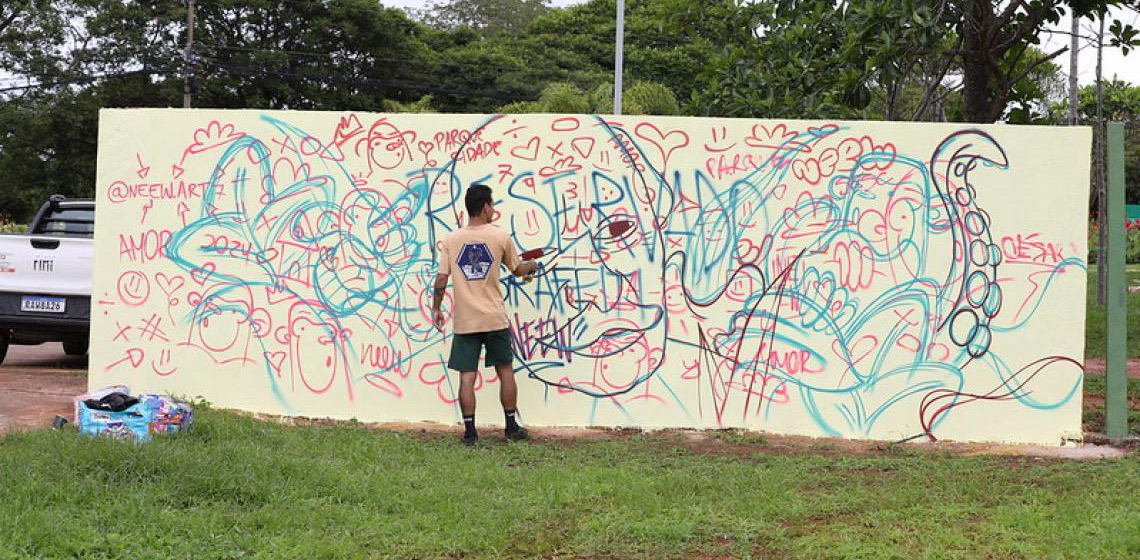 Portais de acesso ao Parque da Cidade homenageiam, com grafite, figuras importantes para a capital