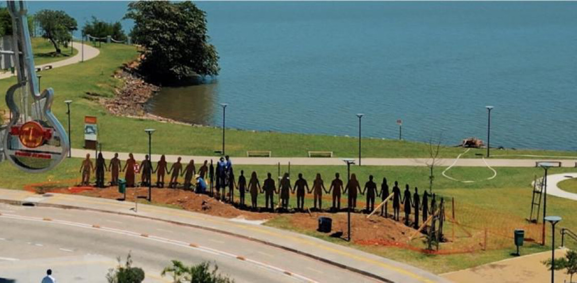 Monumentos homenageiam voluntários que atuaram nas enchentes no RS