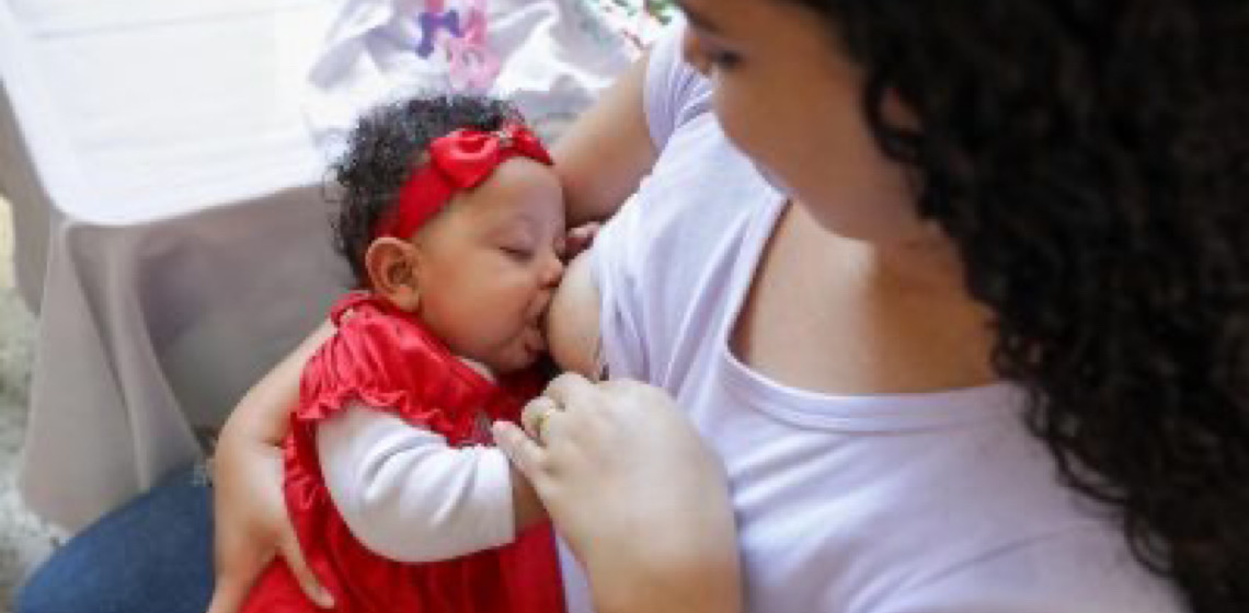 Confraternização de Natal homenageia doadoras de leite humano do DF