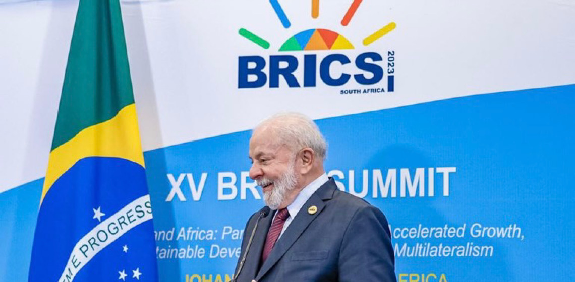 Lula diz que BRICS tem o direito de buscar alternativas ao dólar para comércio internacional