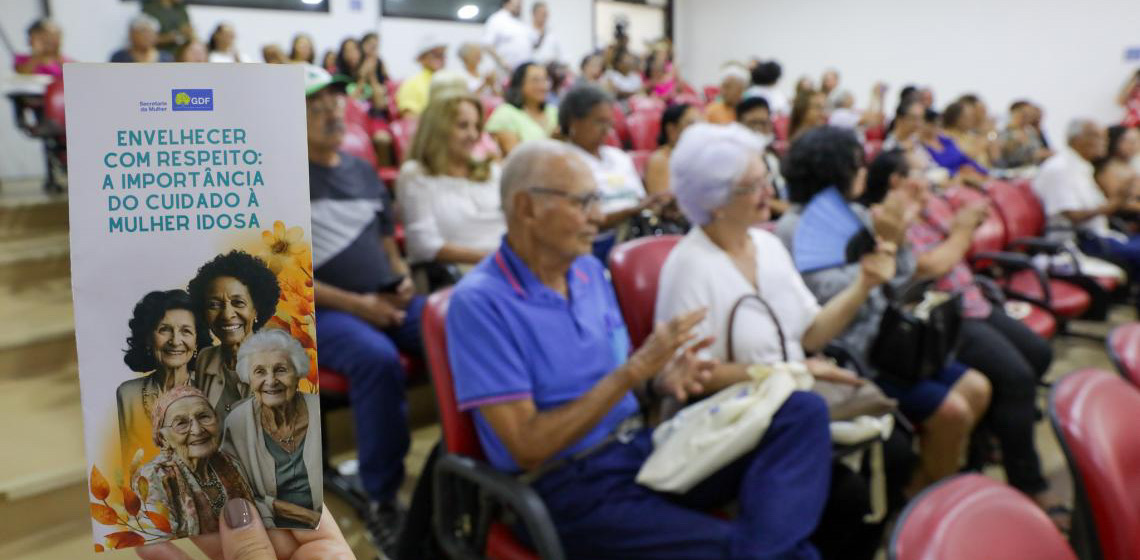 Tecnologia sem barreiras: Curso capacita idosos no mundo digital