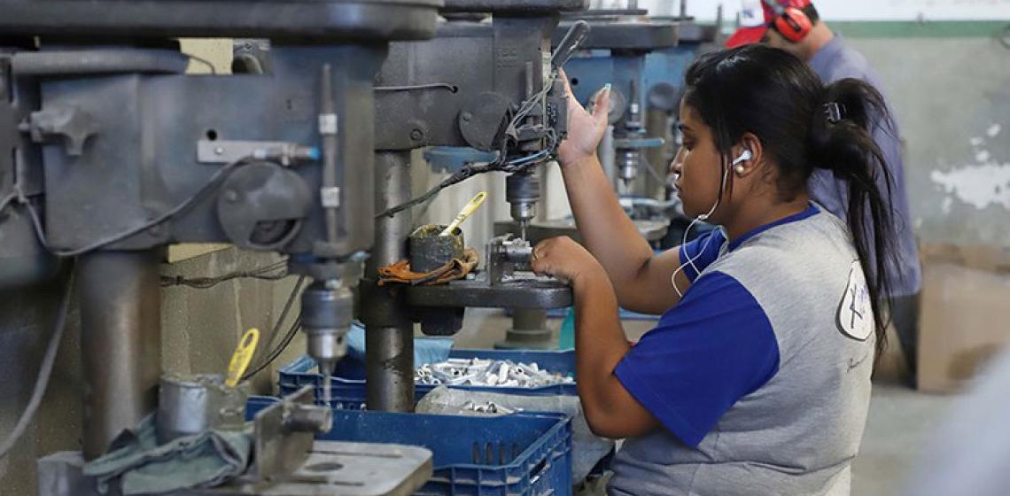 Produção industrial fecha 2024 com crescimento em 17 dos 18 locais pesquisados