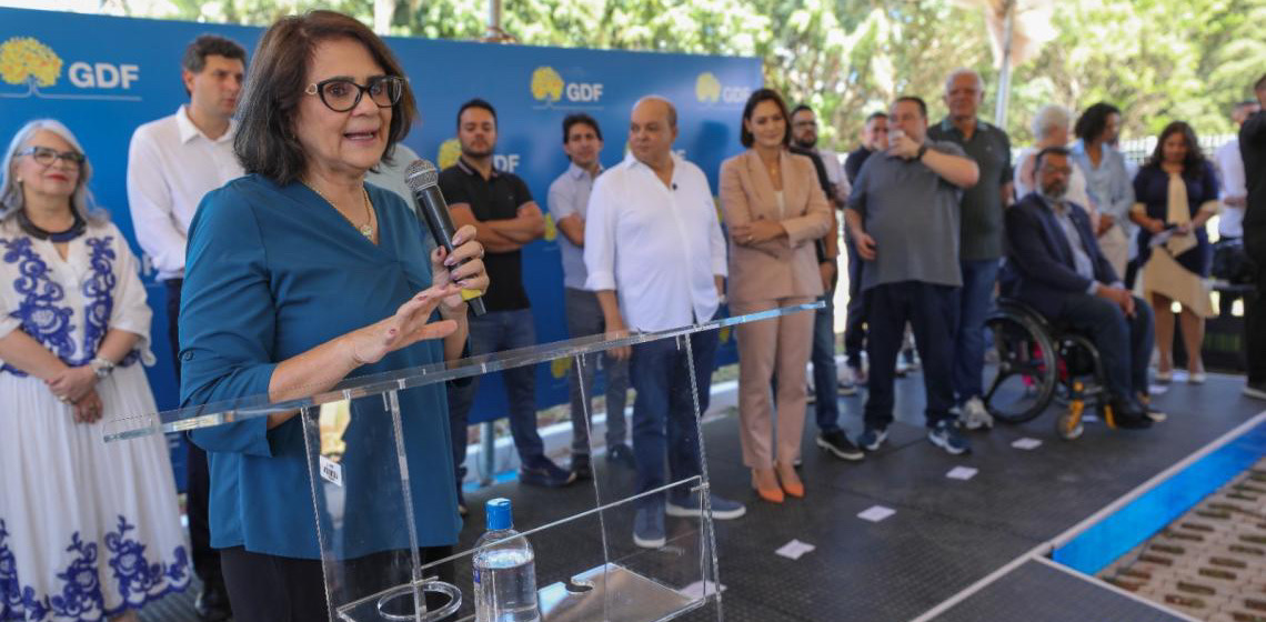 Damares Alves participa da inauguração da segunda Escola Integral Bilíngue em Libras Português no DF