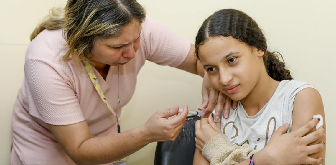 Vacinação contra dengue mantém público-alvo no Distrito Federal