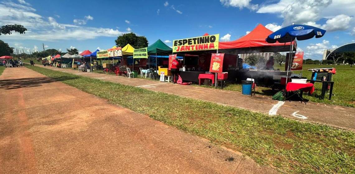 Eventos carnavalescos abrem vagas de trabalho para ambulantes neste final de semana