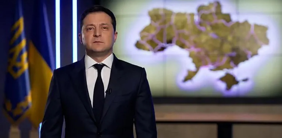 “Devemos alcançar a paz pela força”, diz Zelenskyy no 3º ano em guerra 
