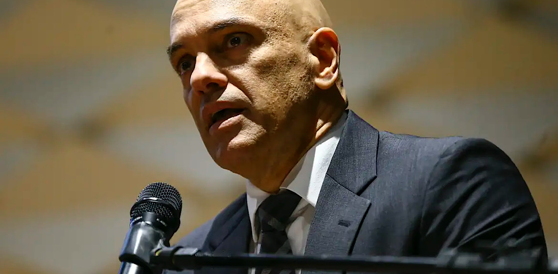 Musk volta a atacar Moraes e cogita sanções a ministro do STF