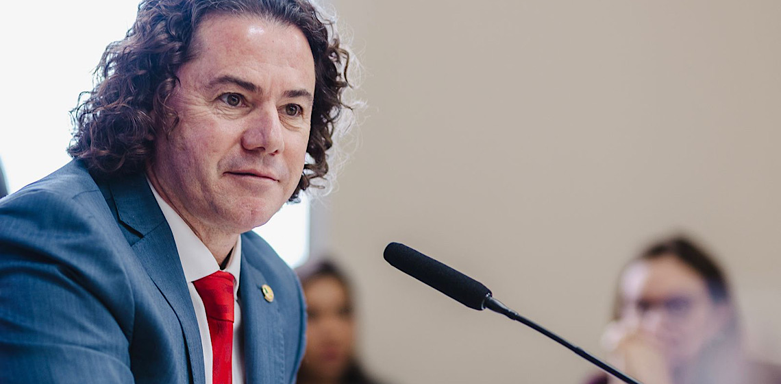 Senador Veneziano considera isenção do IR  anunciada por Lula um avanço na busca por justiça tributária
