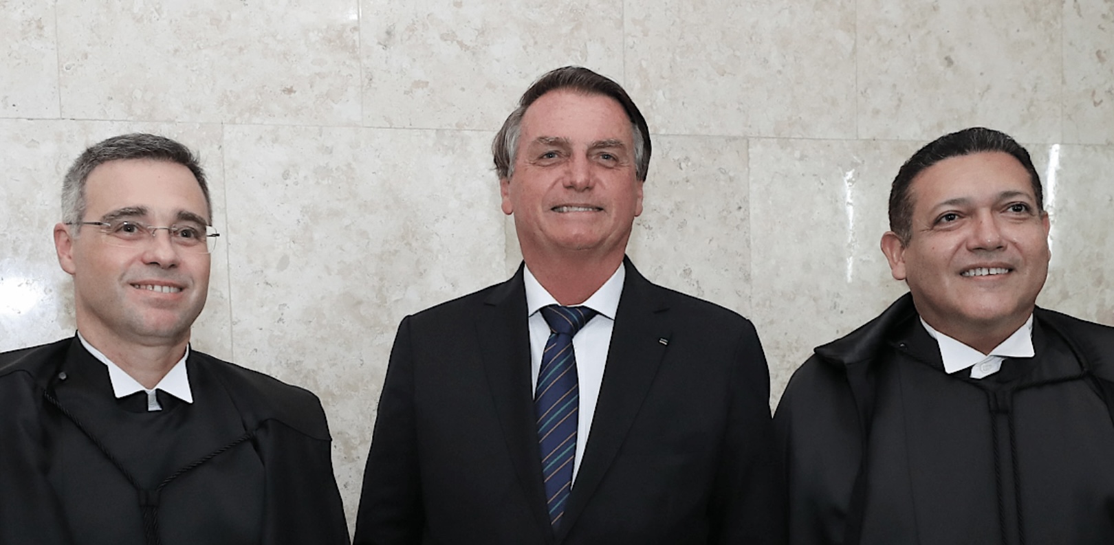 Mendonça vota contra participação de Dino e Moraes em julgamento de Bolsonaro