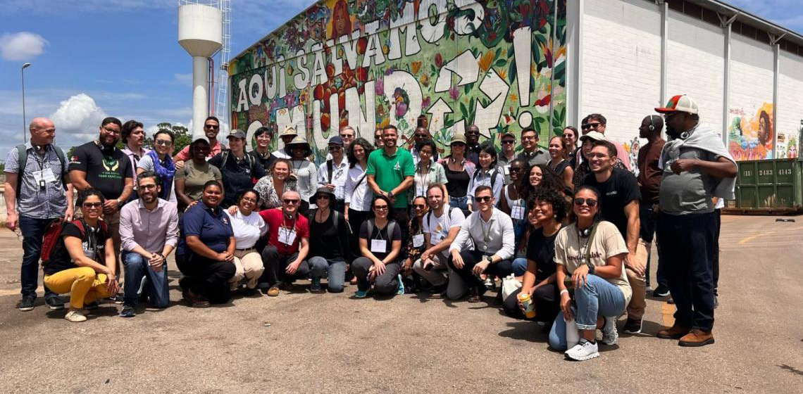 Delegação internacional visita trabalho em reciclagem feito pela Central de Cooperativas do DF