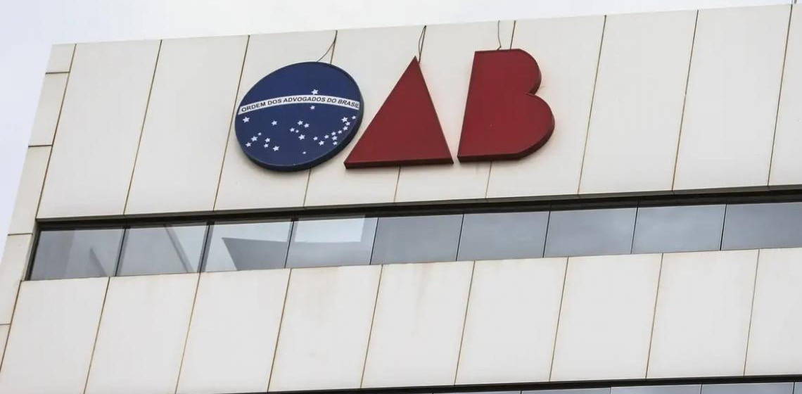 OAB-RJ pede a exclusão de advogado por ataques racistas contra juíza