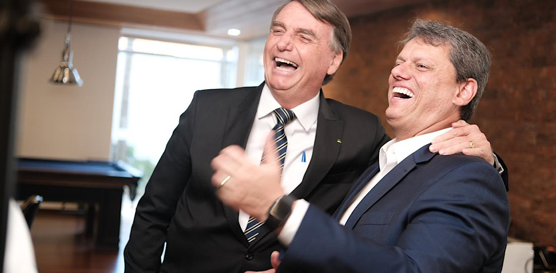 Com Bolsonaro, Tarcísio fala sobre elogio a urnas e nega que esteja recebendo 