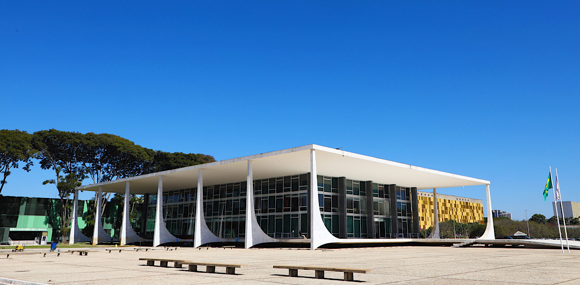 STF rejeita anular delação, mantém caso de Bolsonaro na turma e expõe divergência de Fux