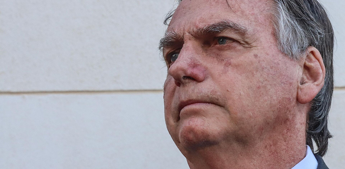 Em situação delicada na Justiça, Bolsonaro agradece repressão de Trump à USAID e pede por apoio