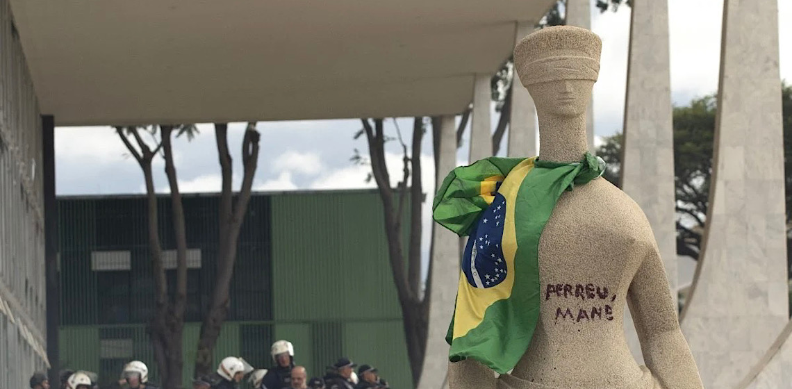 Moraes autoriza prisão domiciliar para mulher que pichou estátua no 8/1