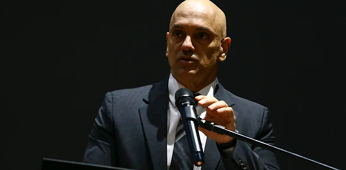 Moraes negou 9 vezes liberdade para mulher que pichou estátua antes de conceder domiciliar