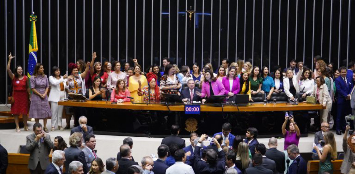 Deputadas pretas priorizam defesa de direitos das mulheres na Câmara, diz estudo