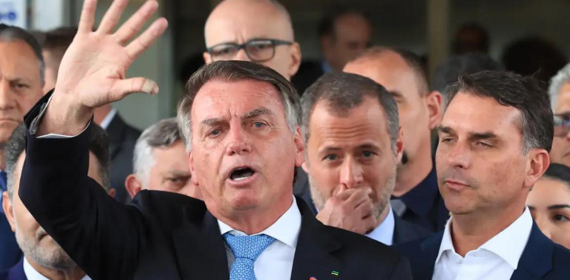 Alexandre de Moraes nega pedido para prender Jair Bolsonaro