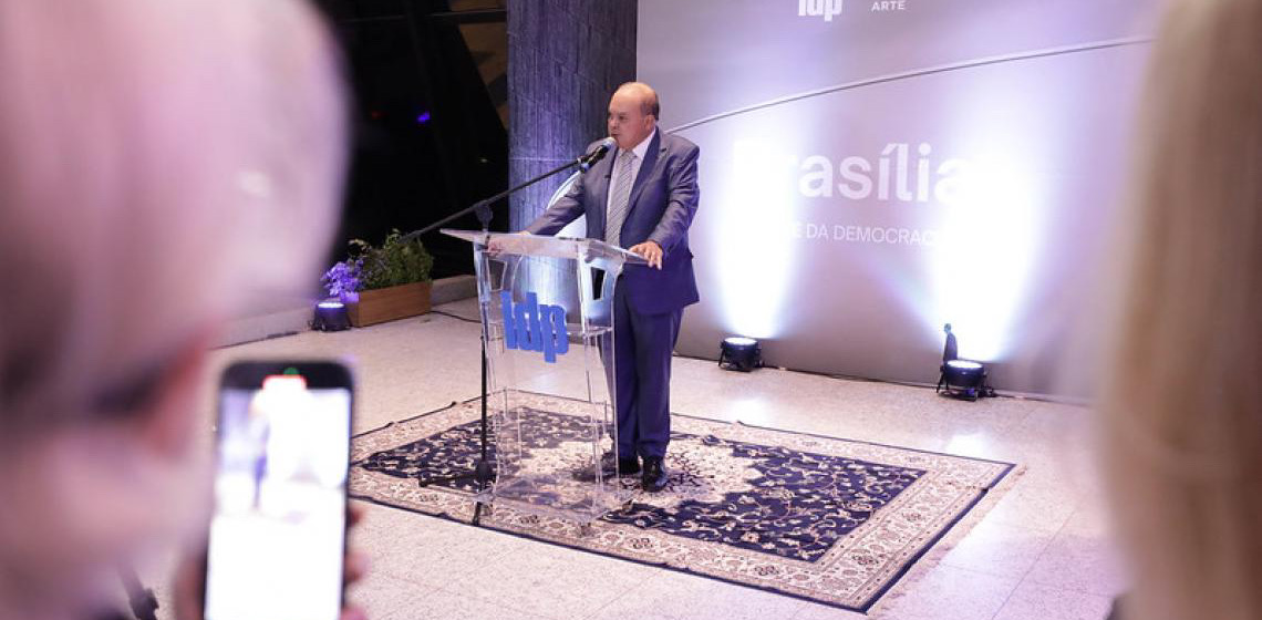 Ibaneis Rocha destaca a importância da democracia durante lançamento de livro em homenagem a Brasília
