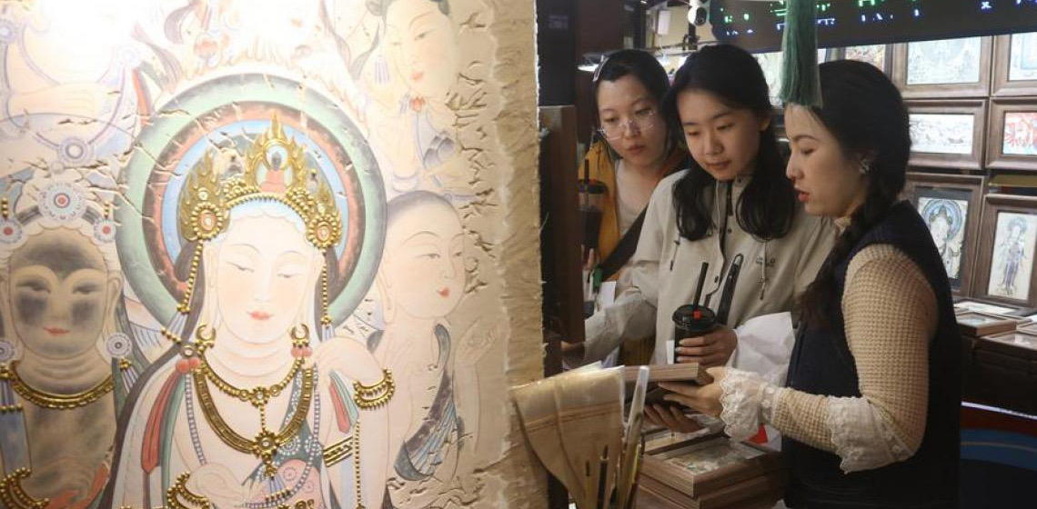 Feriado do Dia do Trabalho na China impulsiona aumento do turismo com férias mais longas e viagens internacionais