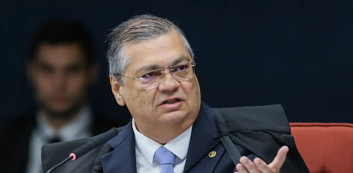 Dino rejeita alegação de Sóstenes para não explicar fala sobre emendas 