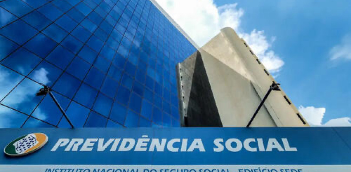Aposentados do INSS que ganham mais que o mínimo começam a receber 13º
