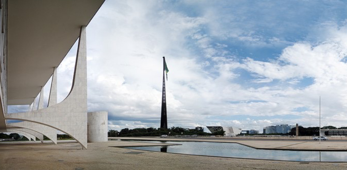 Praça dos Três Poderes espera R$ 25 mi para revitalização