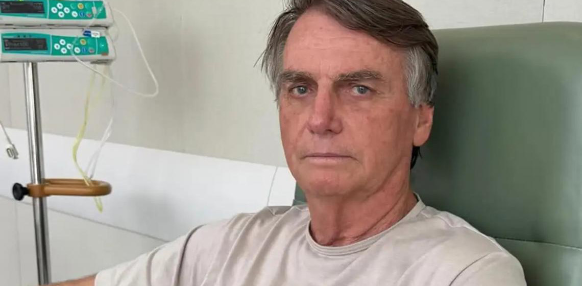 Ex-presidente Jair Bolsonaro tem alta após três semanas internado em Brasília