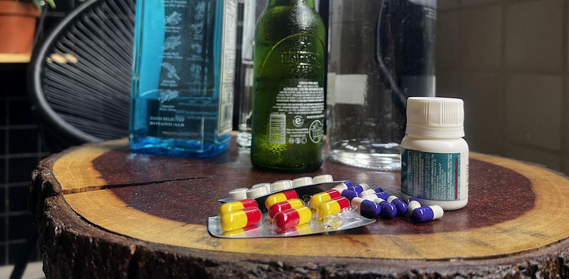 Entenda os riscos de misturar álcool com medicamentos psiquiátricos