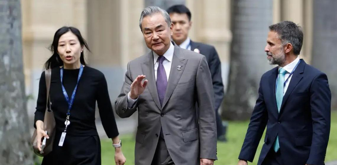 Chanceler chinês pede que países do BRICS se tornem força confiável na salvaguarda dos interesses dos países em desenvolvimento