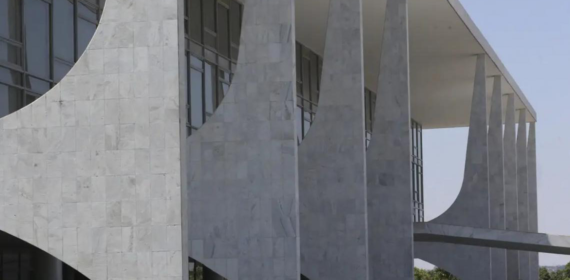 Lei de Responsabilidade Fiscal completa 25 anos desafiada por lógica eleitoral nos gastos públicos