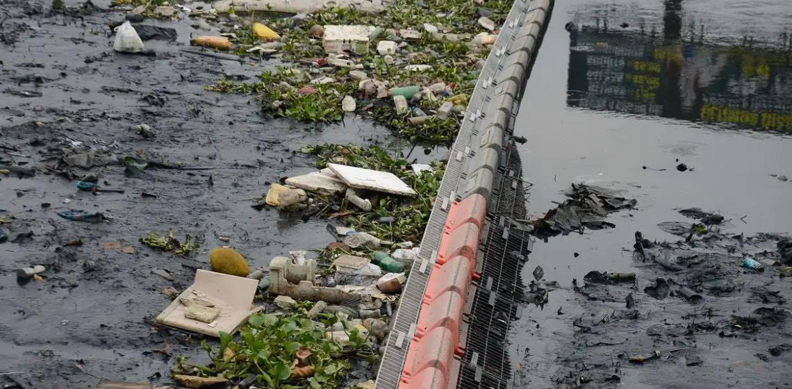 Baía de Guanabara recebe 3 milhões de litros de chorume por dia