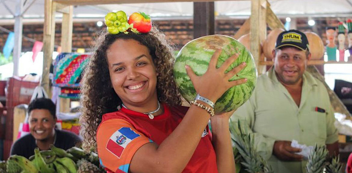 Feira do MST em SP permite passeio por histórias do Brasil e do mundo 