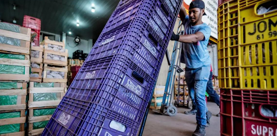 Rendimento médio dos brasileiros chega a R$ 3.057, recorde desde 2012