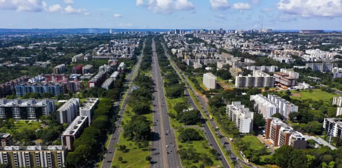 Pessoas pretas receberam 80% menos do que brancas no DF em 2024, aponta IBGE