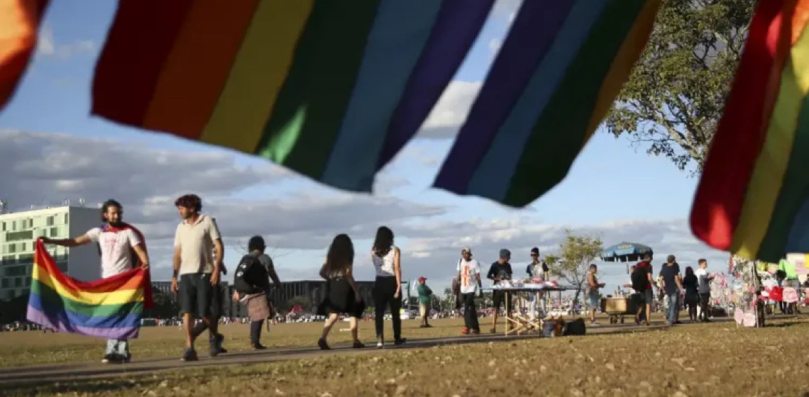 35 anos após despatologização da homossexualidade, pessoas LGBTQIA+ enfrentam violação e negação de direitos