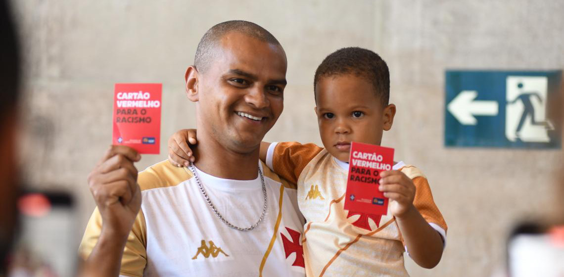 ‘Cartão Vermelho para o Racismo’ reforça combate à discriminação no futebol