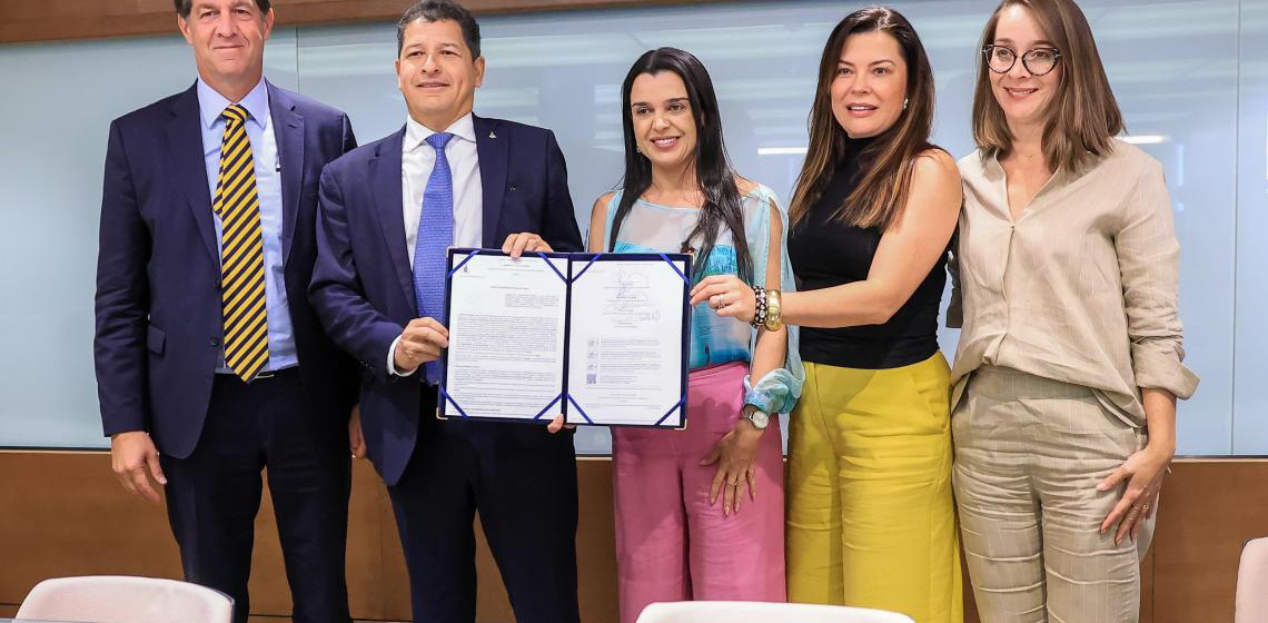 Governo do DF oficializa parceria com shopping para ampliar ações de prevenção à violência contra mulheres