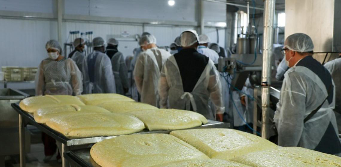 Comitivas africanas conhecem modelo de alimentação escolar da rede pública do Distrito Federal