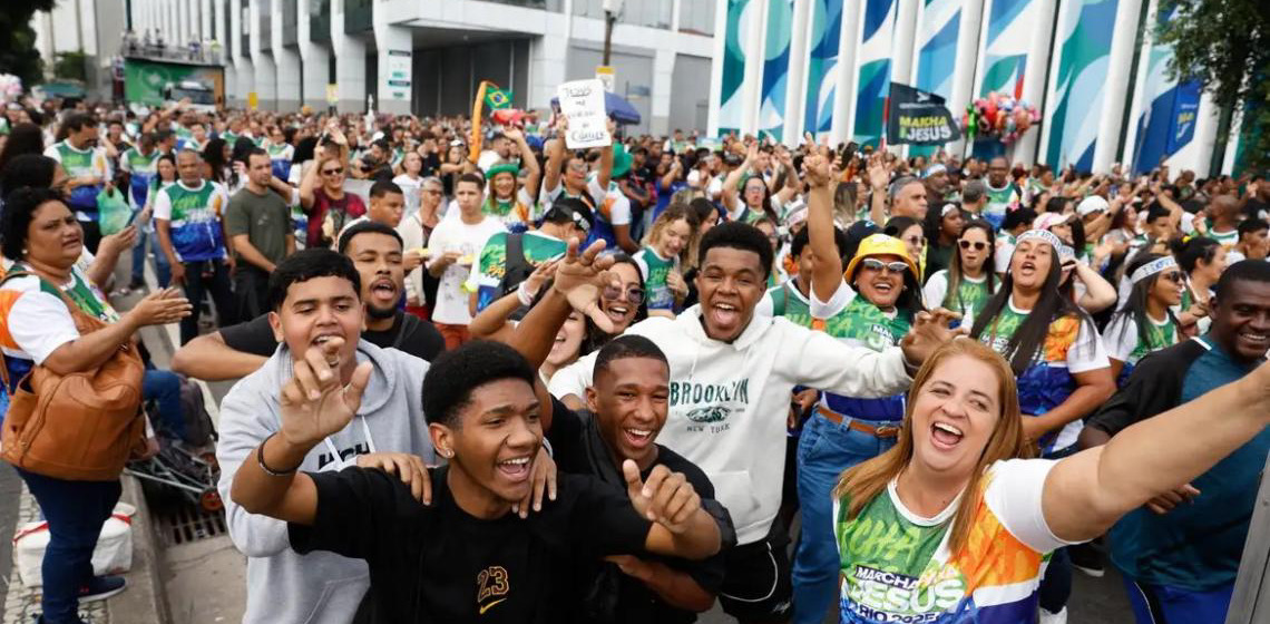 Marcha para Jesus reúne milhares de fiéis no centro do Rio de Janeiro