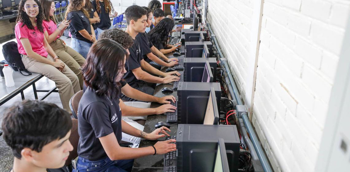 Rede pública do DF mobiliza escolas para garantir acesso dos alunos ao Enem 2025