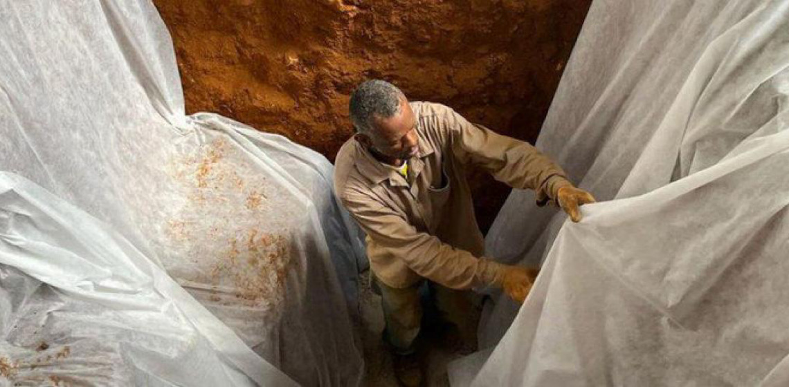 Arqueólogos resgatam ossadas em cemitério descoberto em Salvador