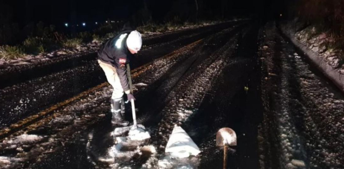 Por que polícia espalhou 500 kg de sal em rodovia de SC durante frente fria